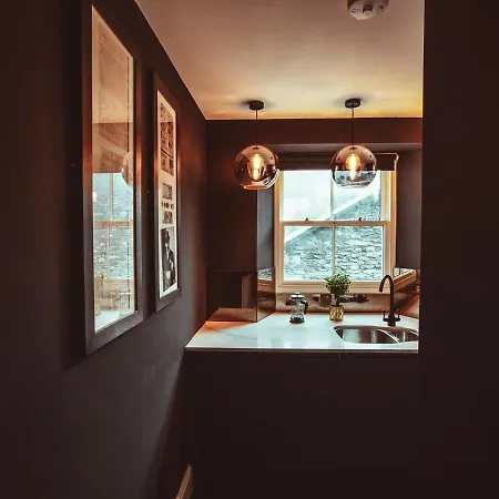 The Bank Manager'S Office *